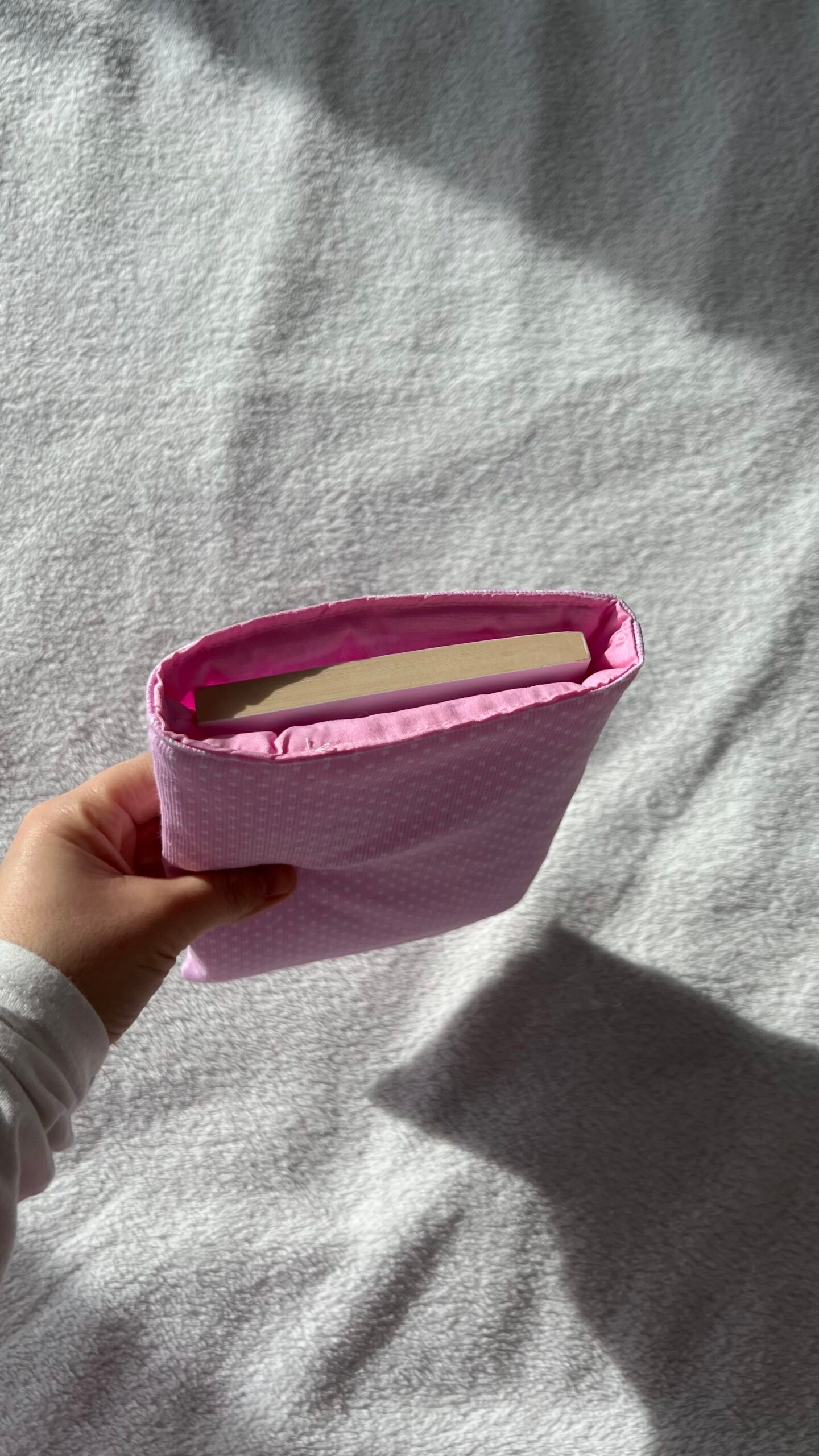 Housse de livre rose à pois blancs – Image 2