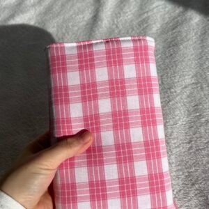 Housse de livre à carreaux roses
